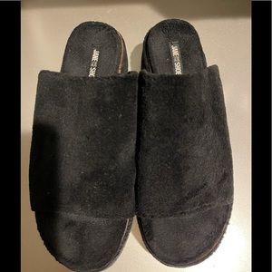 Woman’s size 9 platform sandal